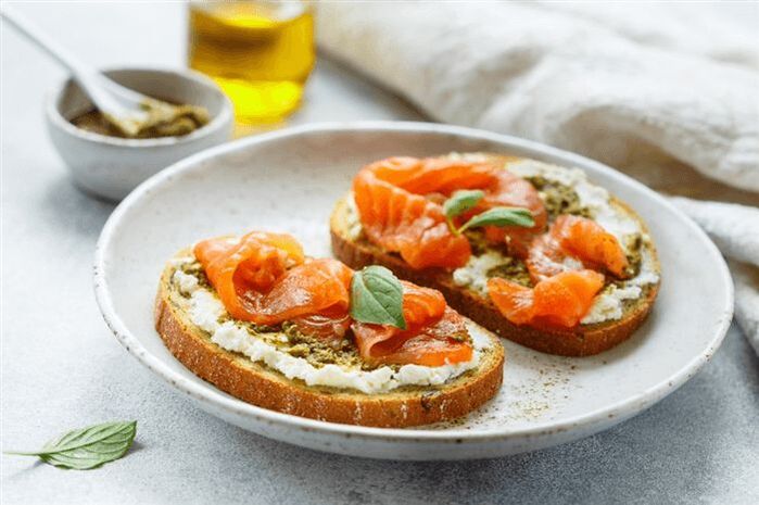lososov toast