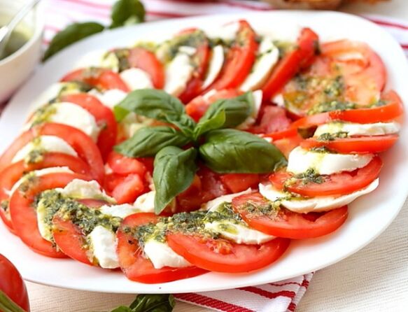 Caprese je odlična predjed za ljubitelje sredozemske prehrane.