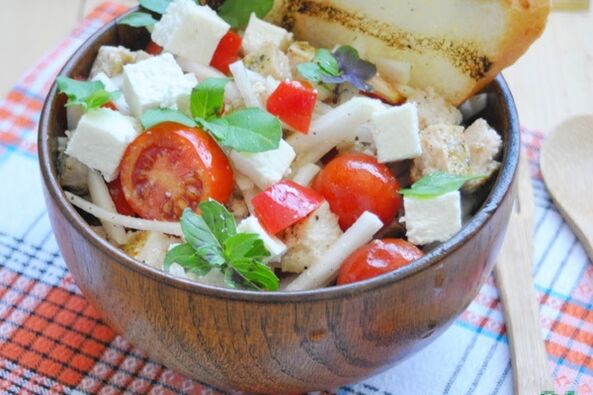 Žitna solata z basmati rižem za tiste, ki želijo shujšati na sredozemski dieti