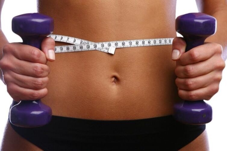 Fitnes dumbbells v rokah fit deklice